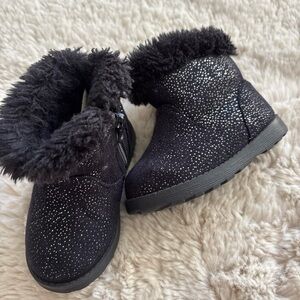 Girls Black Fuzzy Winter Boots Size